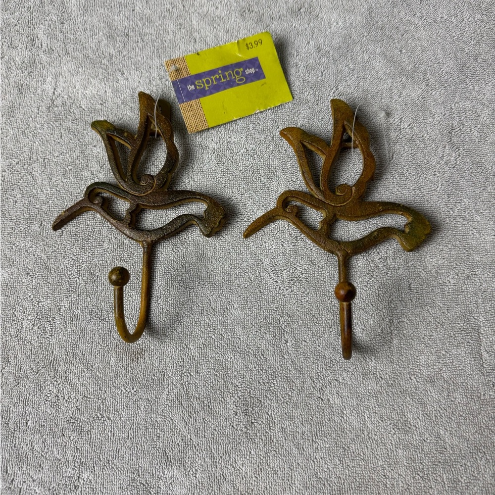 Set of 2 Metal Hummingbird Wall Hooks Indoor Outdoor Home Decor